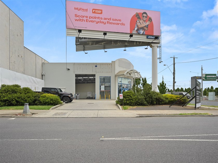 2 Moore Road, Airport West VIC 3042
