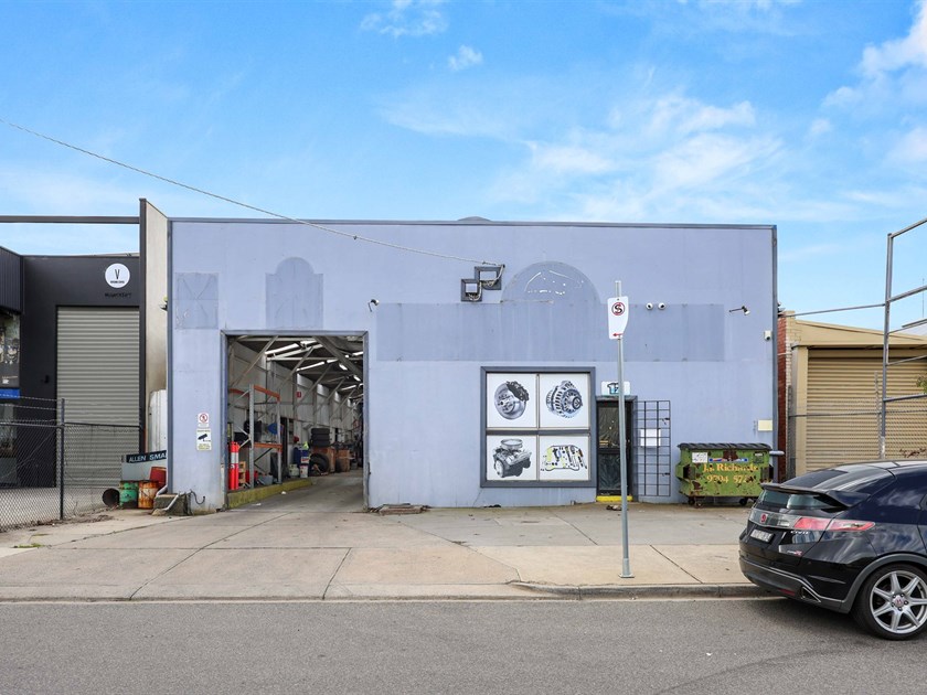 12 Moore Road, Airport West VIC 3042