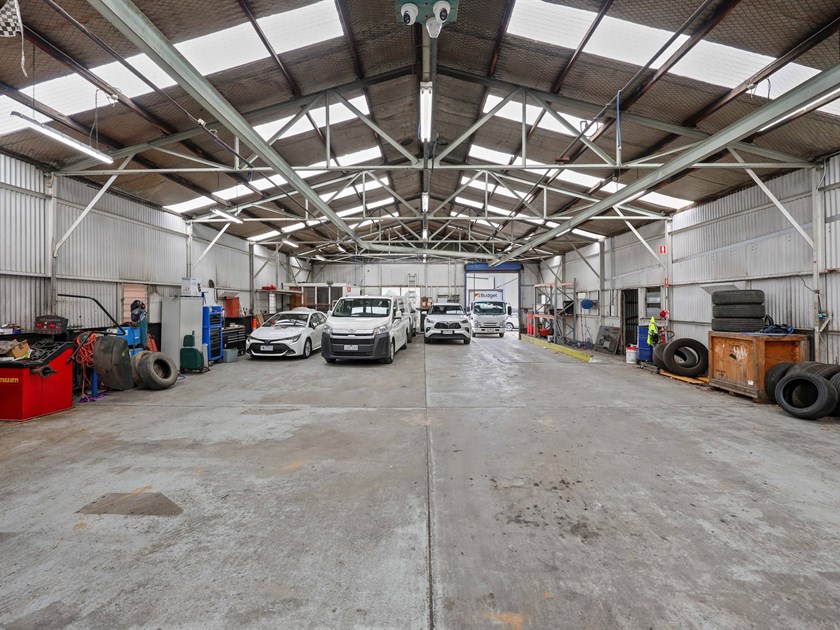 12 Moore Road, Airport West VIC 3042