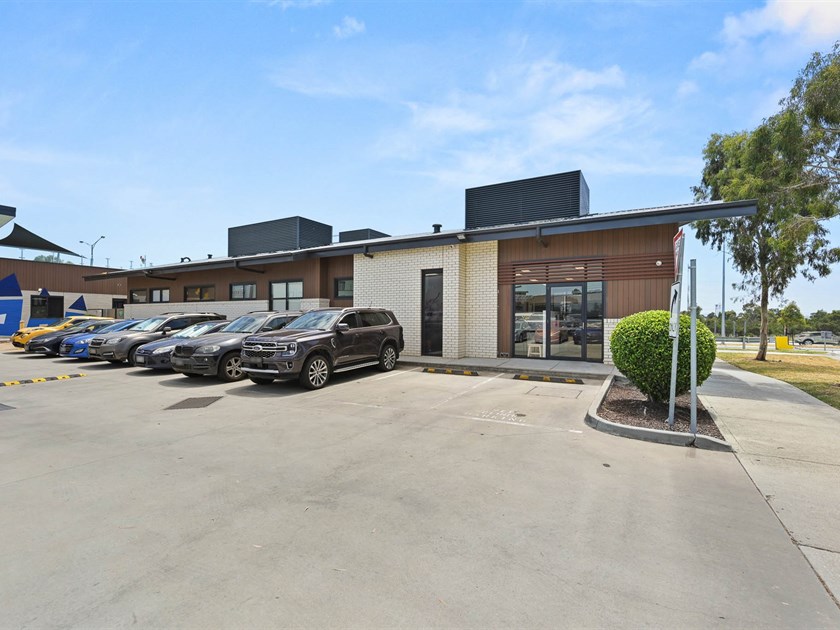 2 Harmony Chase, Clyde North VIC 3978